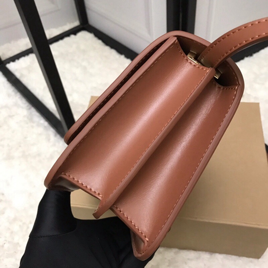 バーバリーバッグ素材ディテール